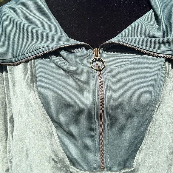 Summersalt Drapey collar Hunter green velour feel 1/2 zip pullover. Size 1XL - Picture 2 of 6